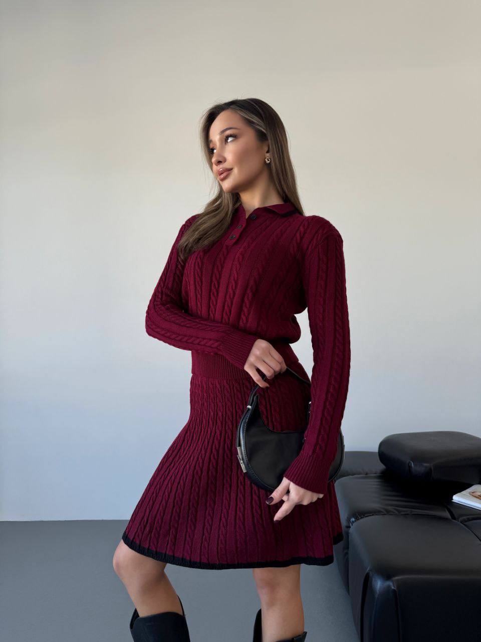 Elegantní dámský úpletový komplet – sukně a svetr