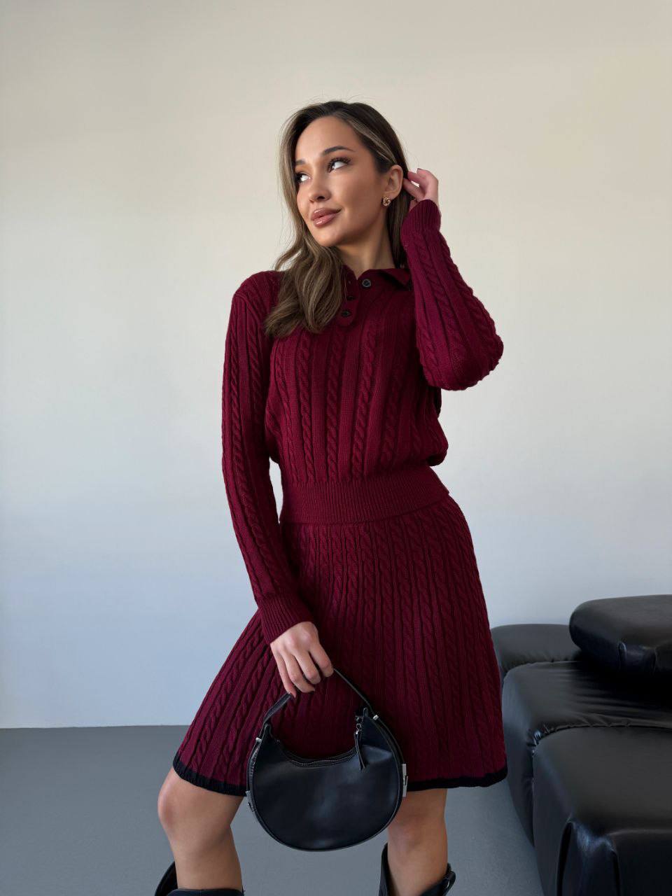 Elegantní dámský úpletový komplet – sukně a svetr