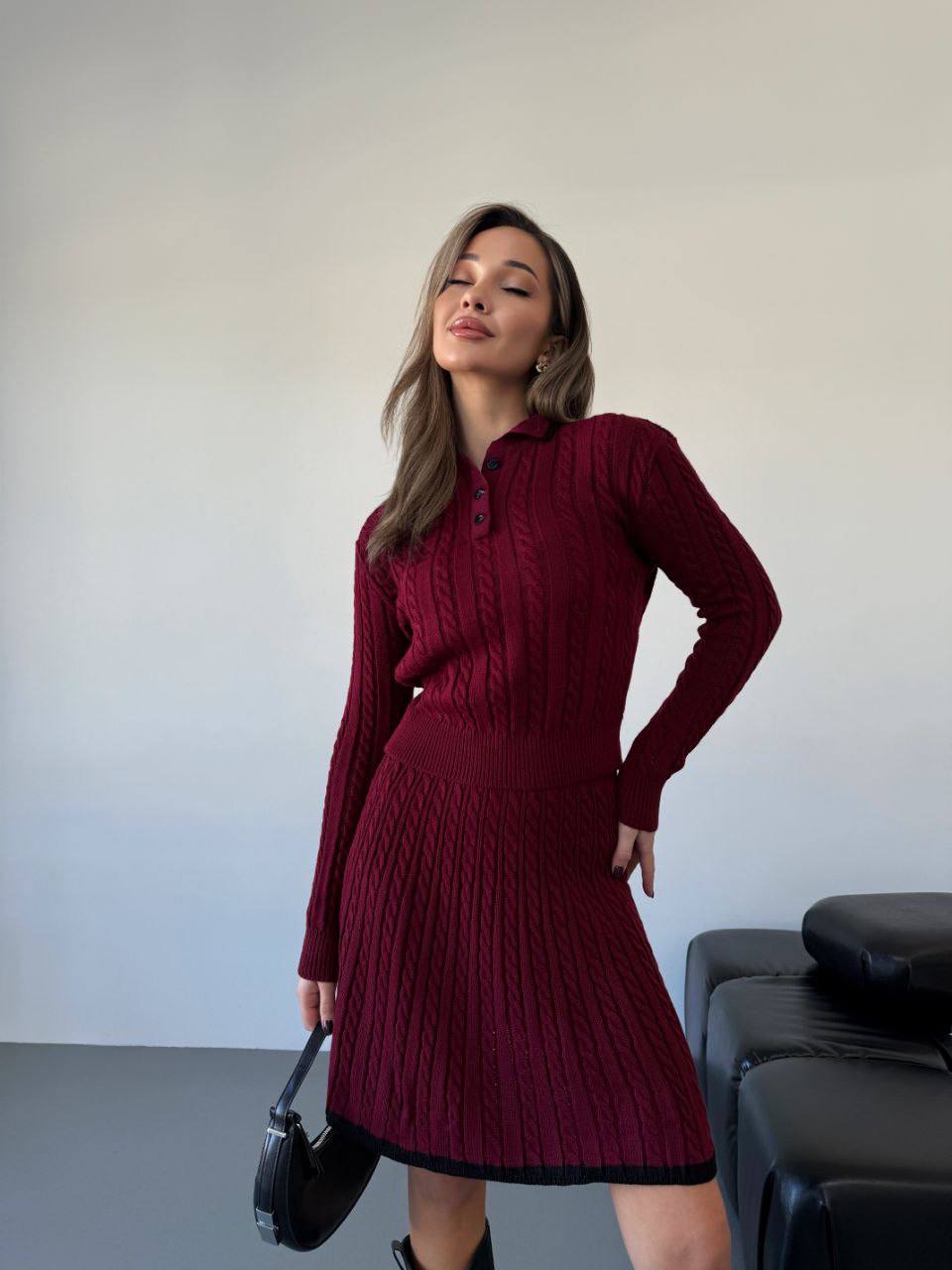 Elegantní dámský úpletový komplet – sukně a svetr