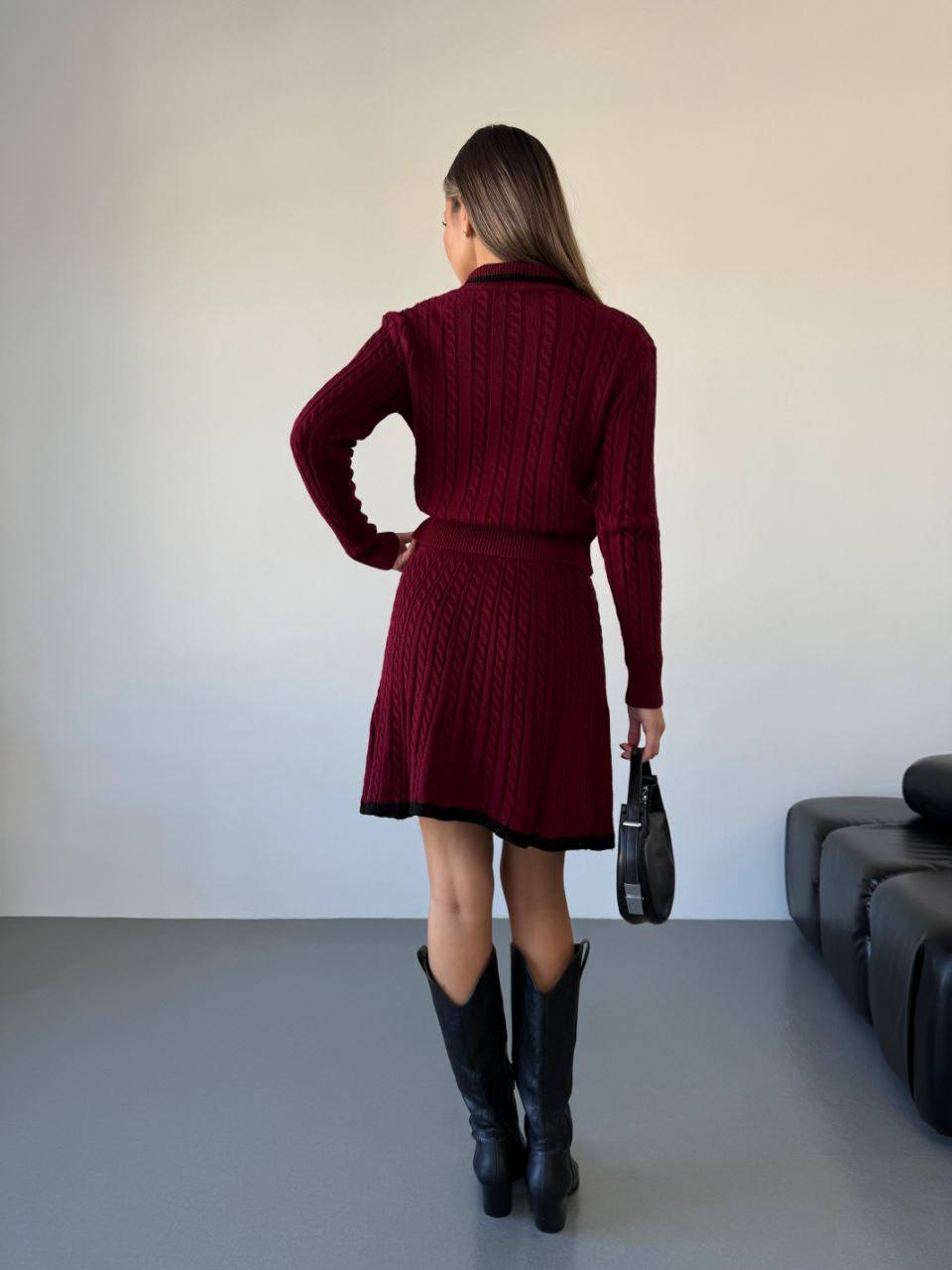 Elegantní dámský úpletový komplet – sukně a svetr