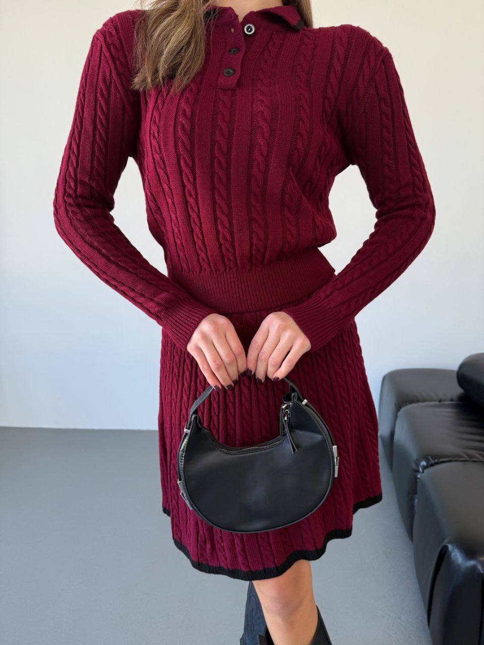 Elegantní dámský úpletový komplet – sukně a svetr