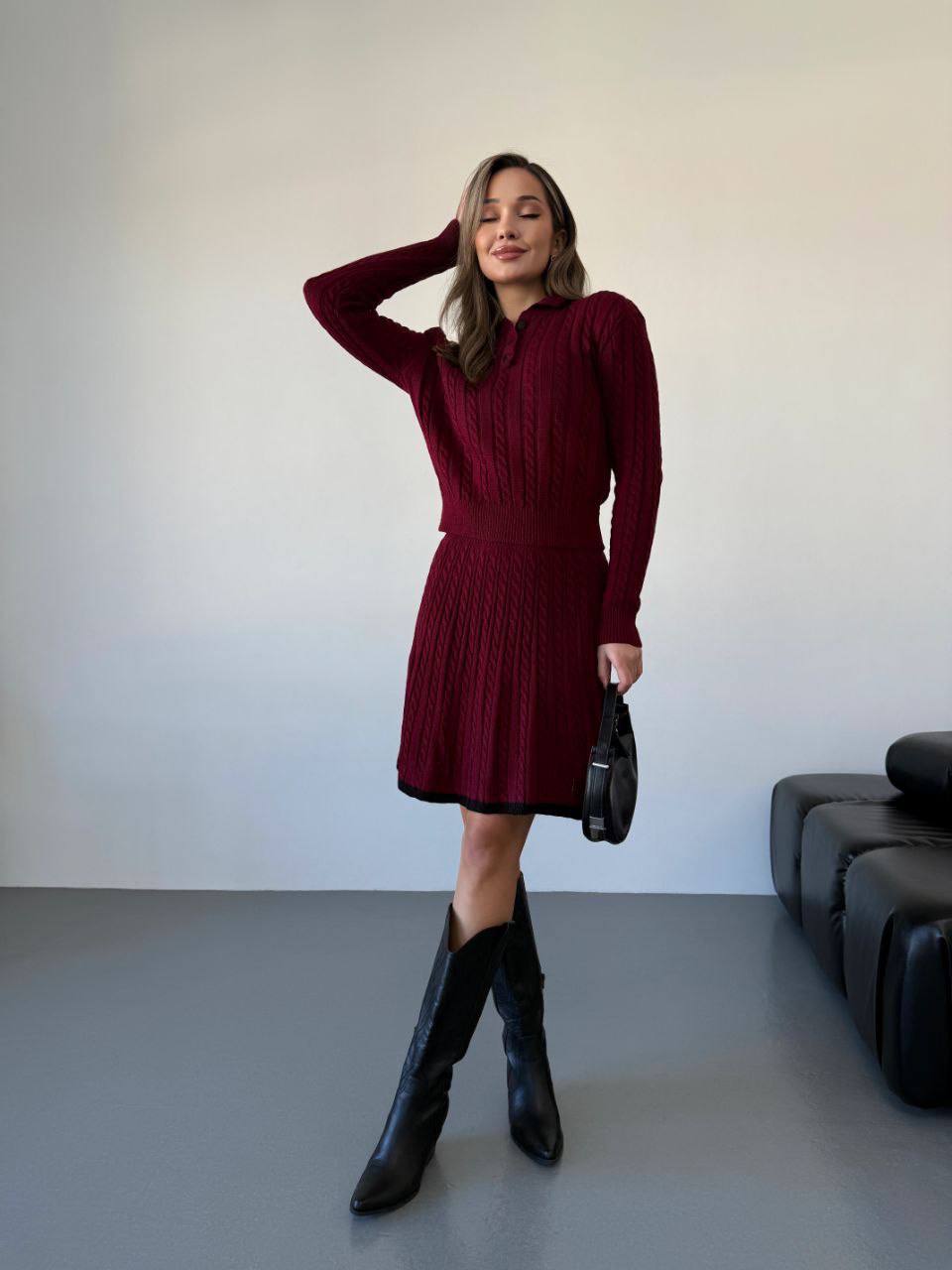 Elegantní dámský úpletový komplet – sukně a svetr