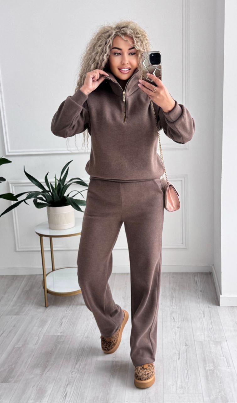 Stylový a teplý pletený komplet podzim–zima