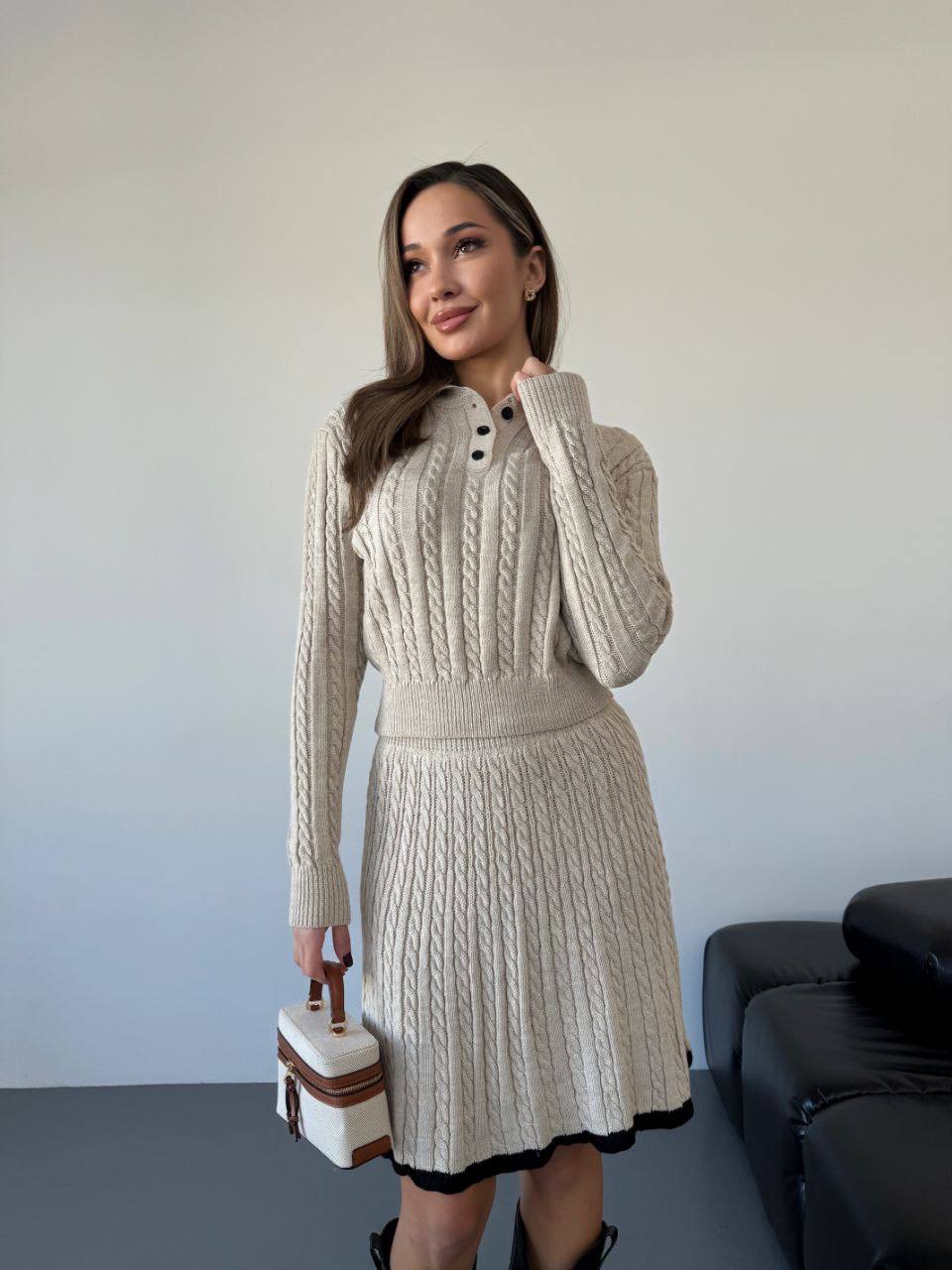 Elegantní dámský úpletový komplet – sukně a svetr