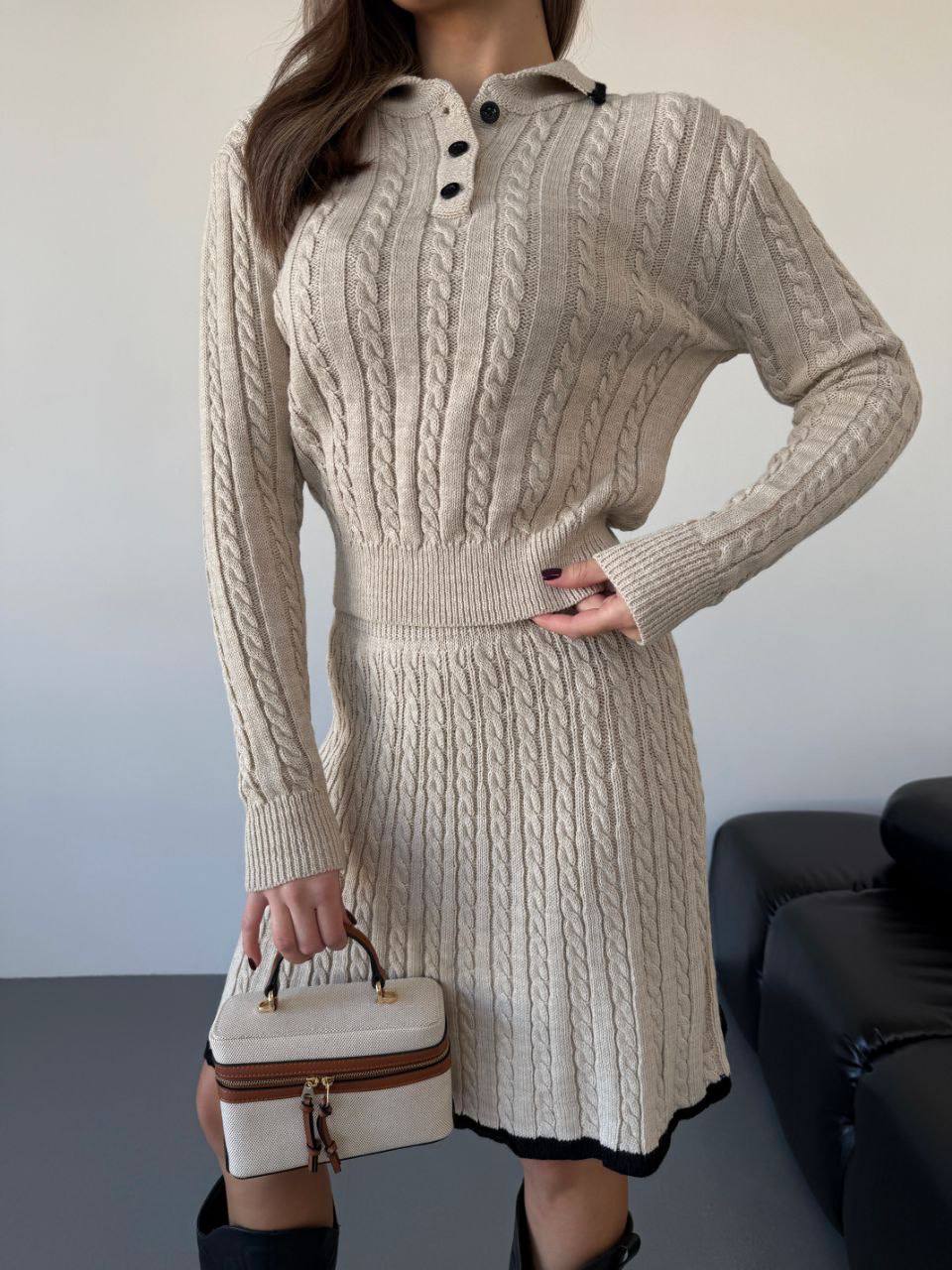 Elegantní dámský úpletový komplet – sukně a svetr