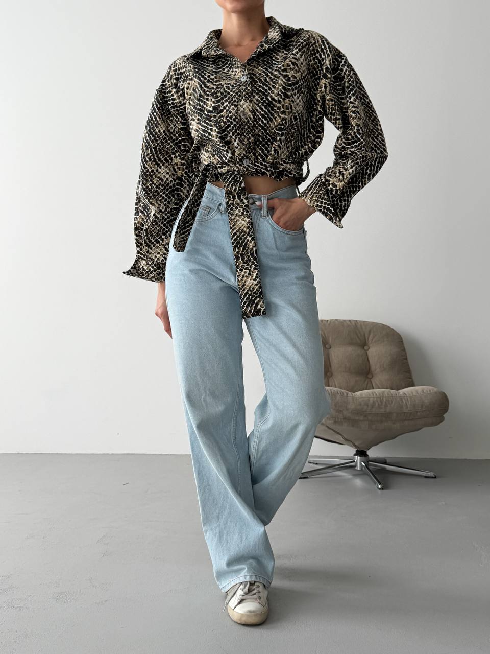 Zkrácená košile s trendy vzory – perfektní kousek, který oživí každý podzimní outfit. ✨