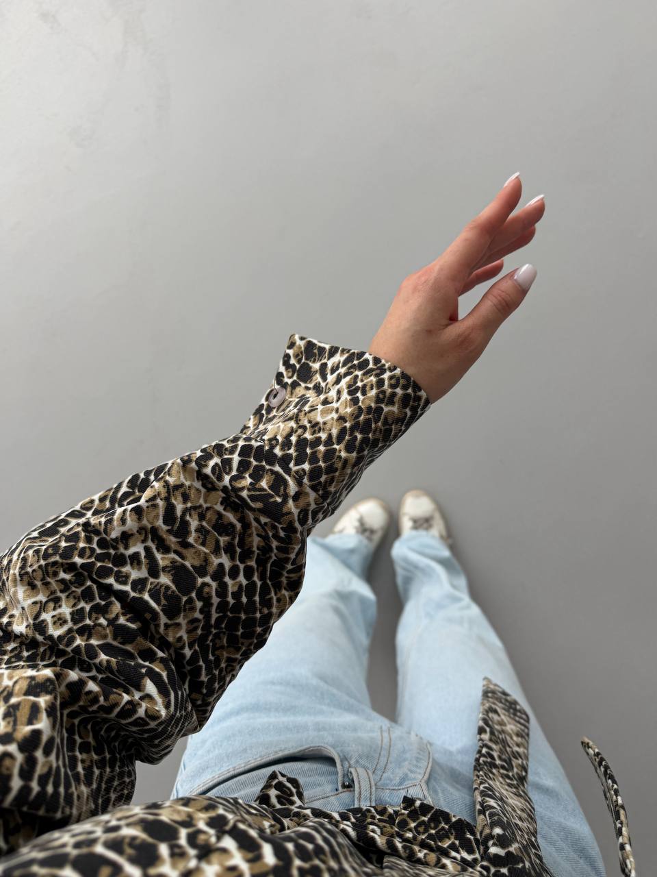 Zkrácená košile s trendy vzory – perfektní kousek, který oživí každý podzimní outfit. ✨