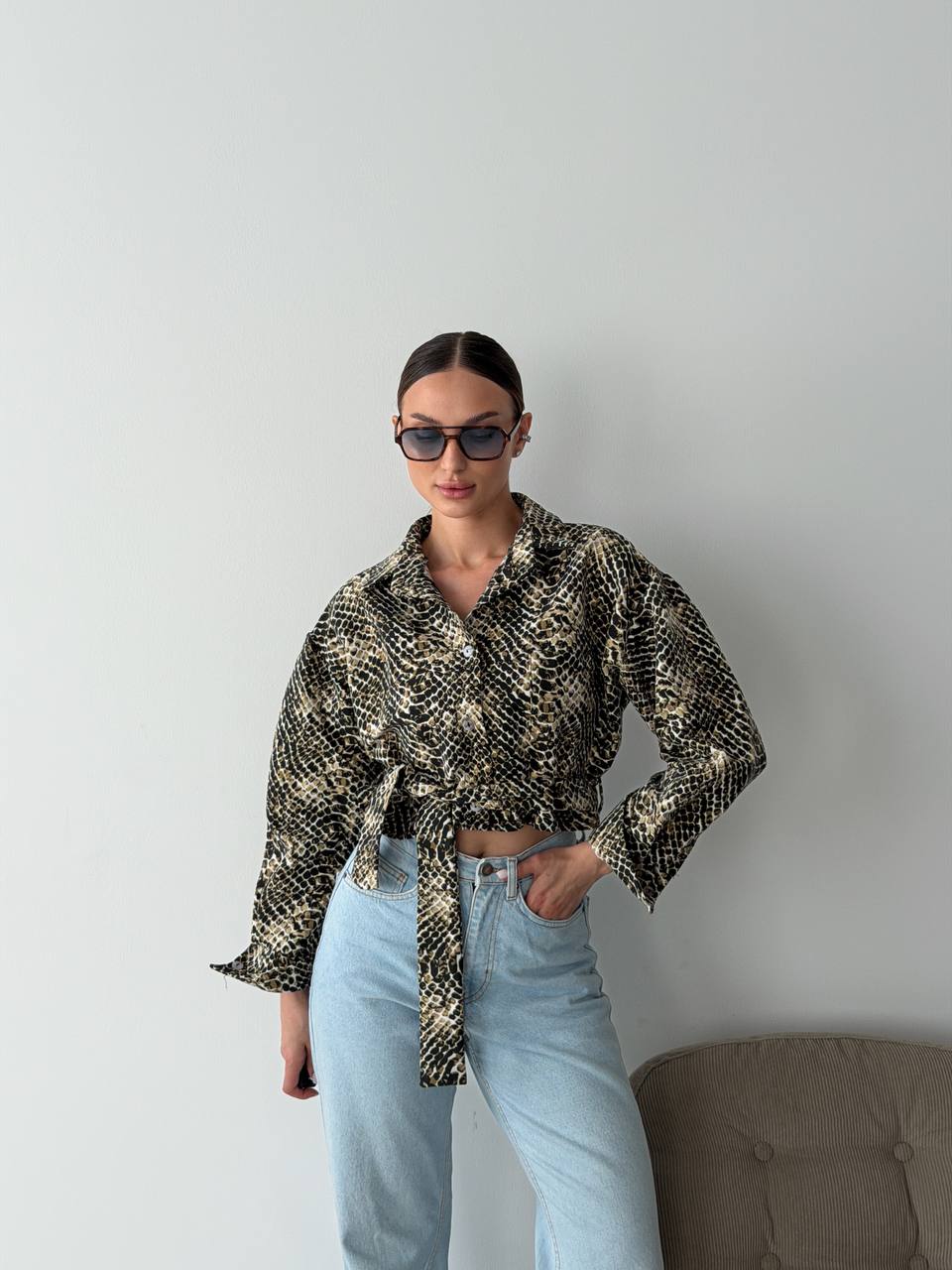 Zkrácená košile s trendy vzory – perfektní kousek, který oživí každý podzimní outfit. ✨