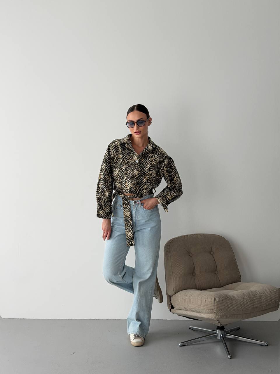 Zkrácená košile s trendy vzory – perfektní kousek, který oživí každý podzimní outfit. ✨