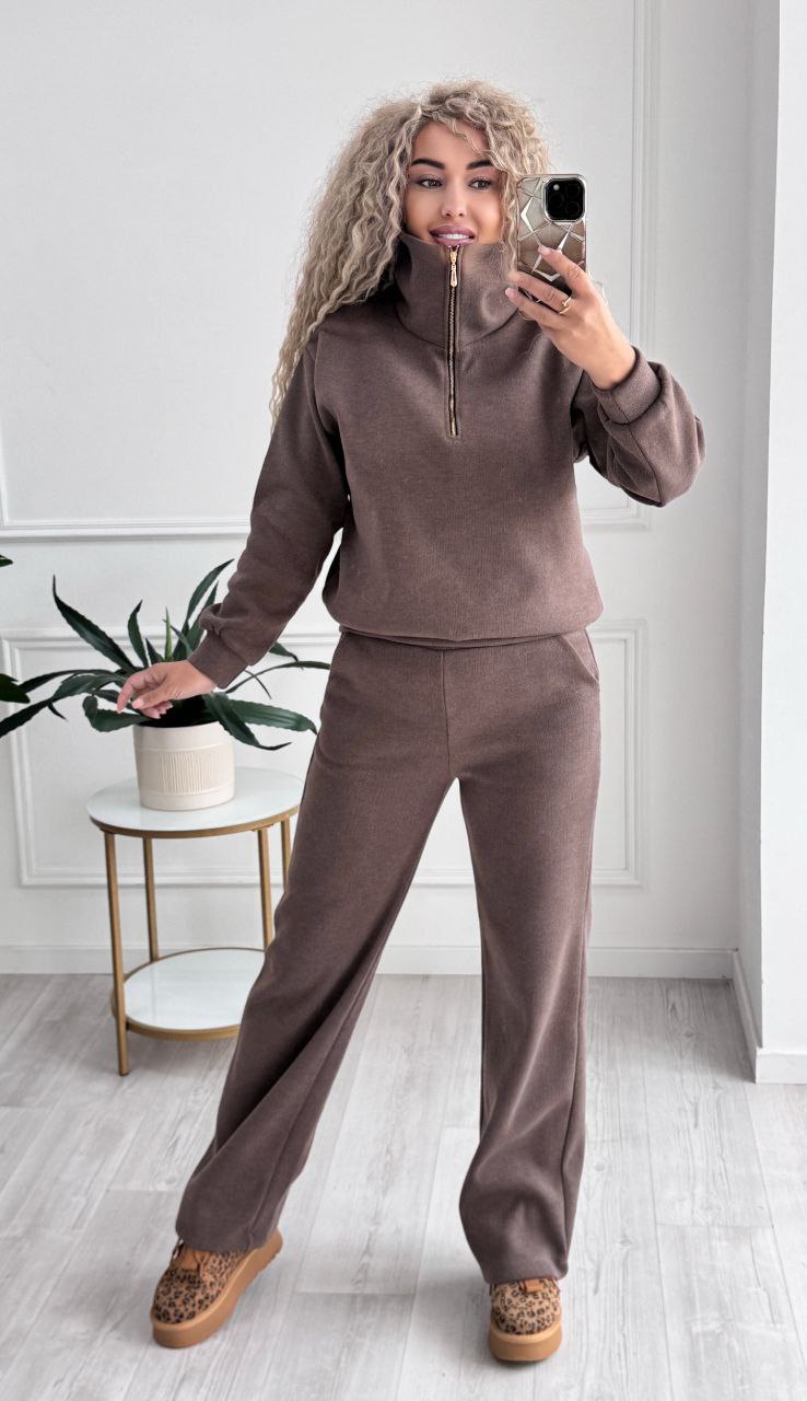 Stylový a teplý pletený komplet podzim–zima