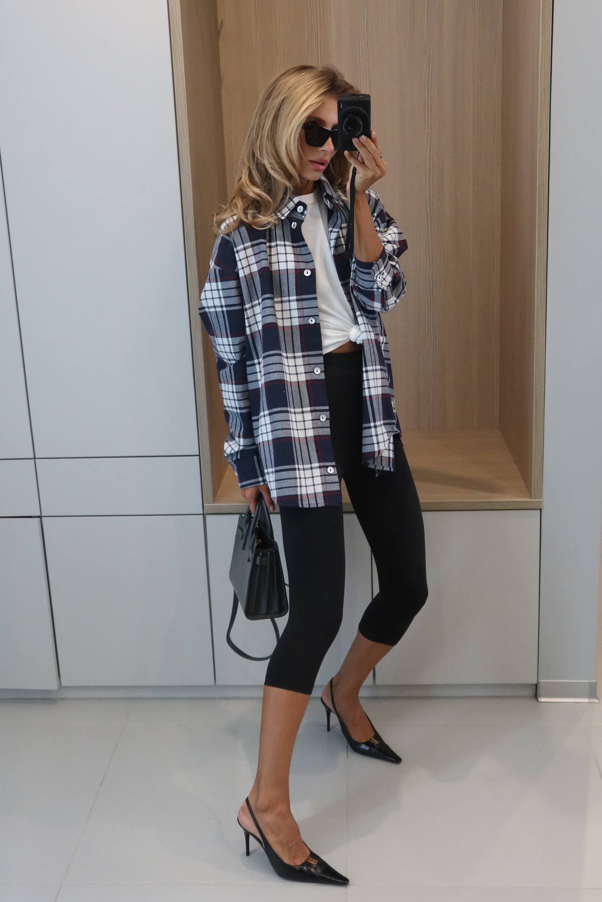 Stylová košile v modré barvě – tvůj must-have pro každý outfit 💙