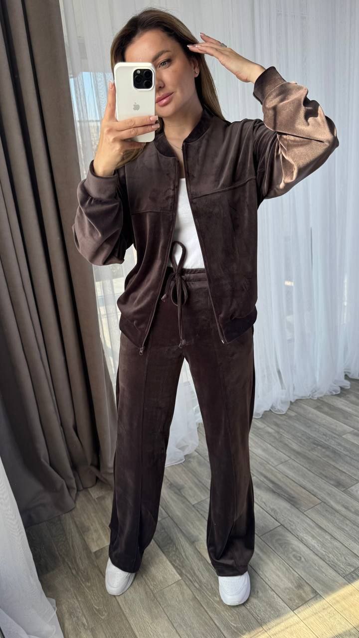 Sametová souprava – styl a pohodlí v jednom