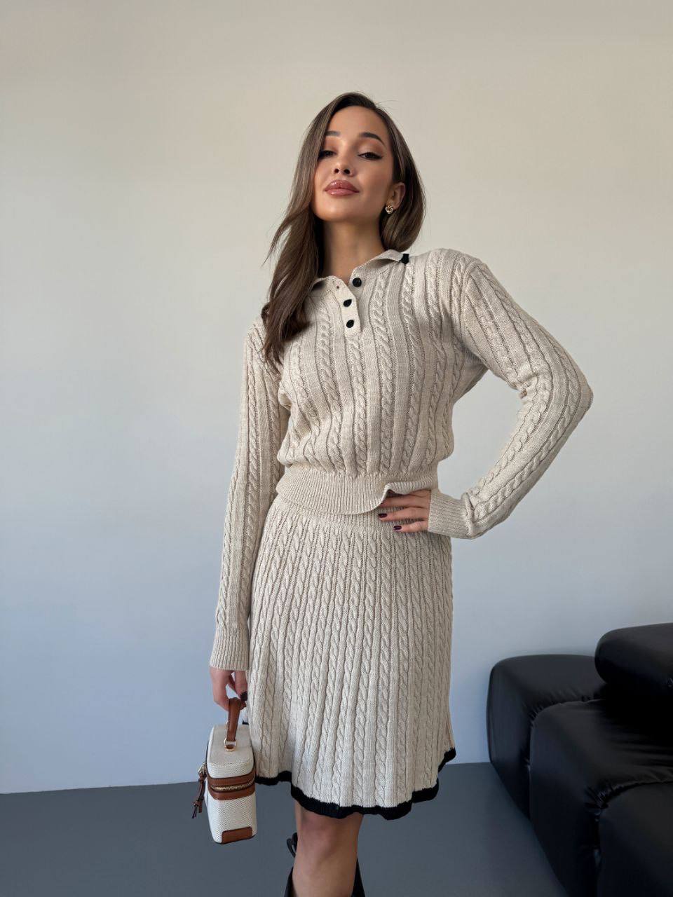 Elegantní dámský úpletový komplet – sukně a svetr