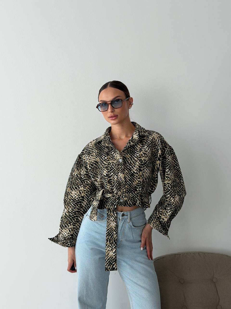 Zkrácená košile s trendy vzory – perfektní kousek, který oživí každý podzimní outfit. ✨