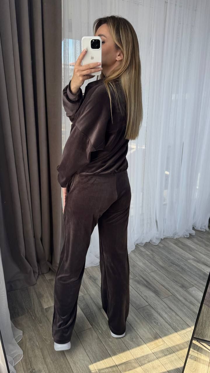 Sametová souprava – styl a pohodlí v jednom