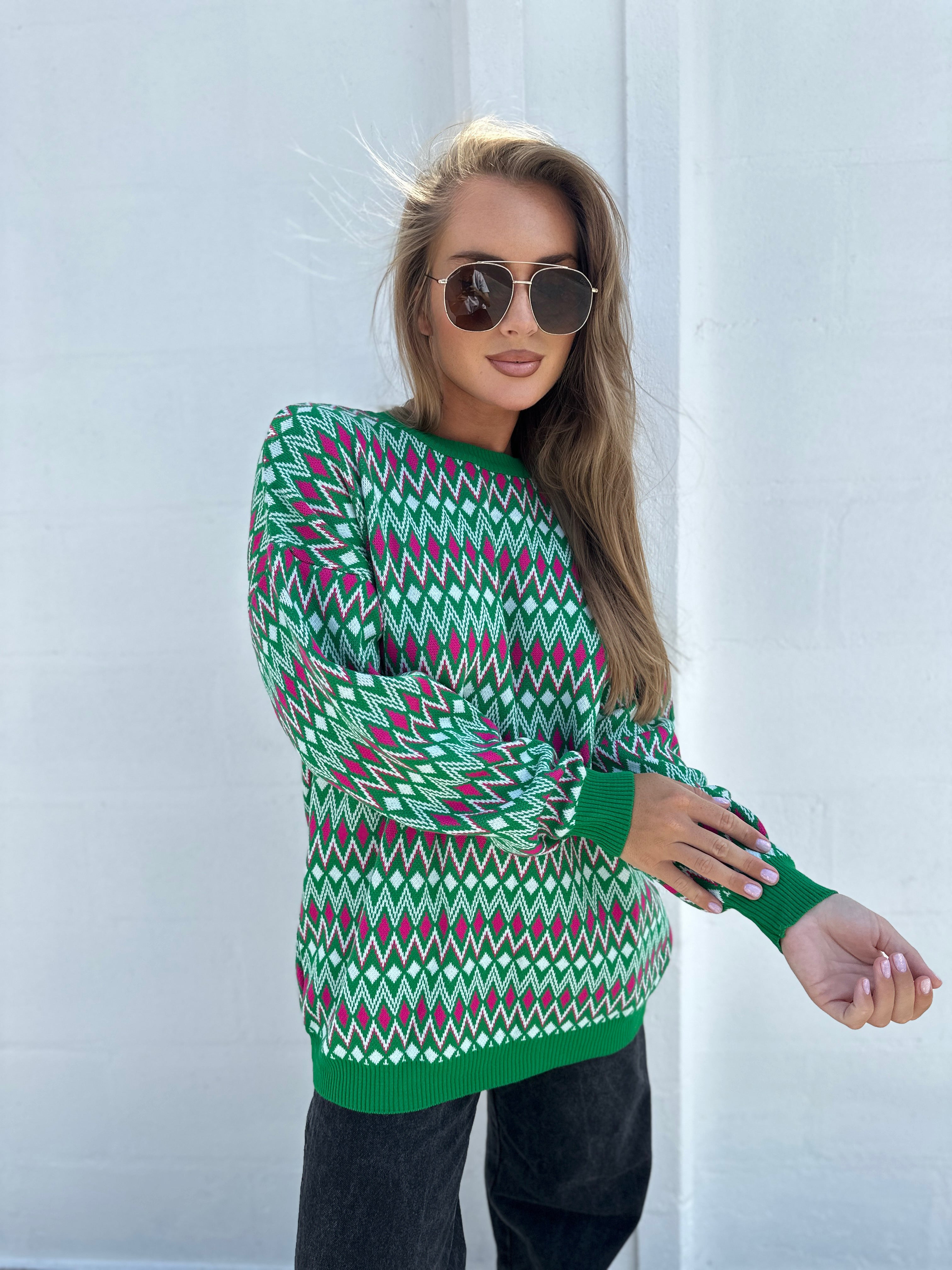 Elegantní svetr–tunika s velmi pěkným vzorem