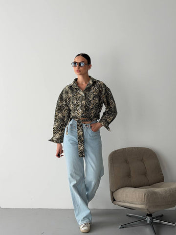 Zkrácená košile s trendy vzory – perfektní kousek, který oživí každý podzimní outfit. ✨