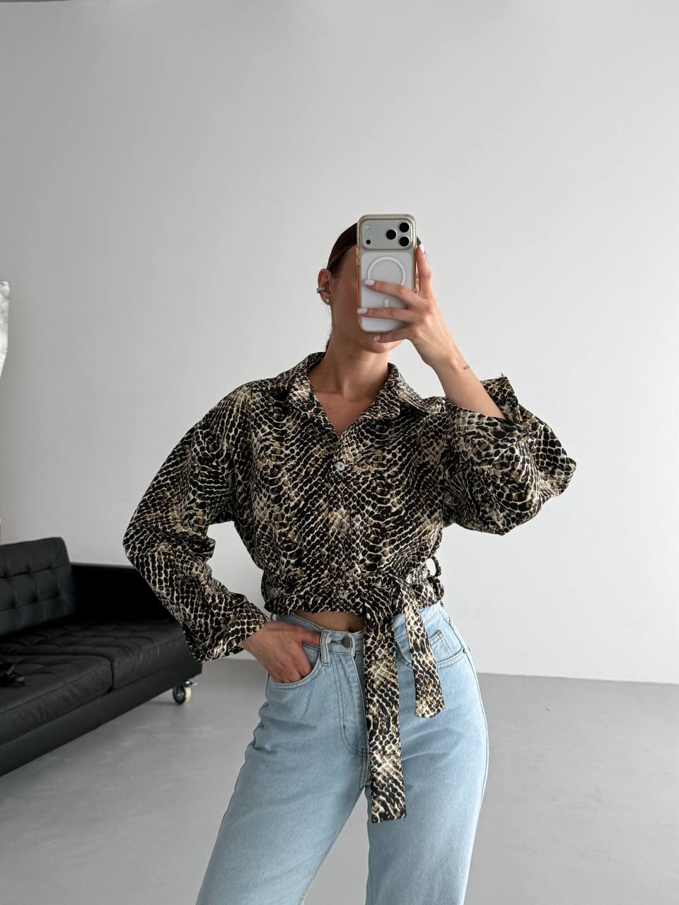 Zkrácená košile s trendy vzory – perfektní kousek, který oživí každý podzimní outfit. ✨