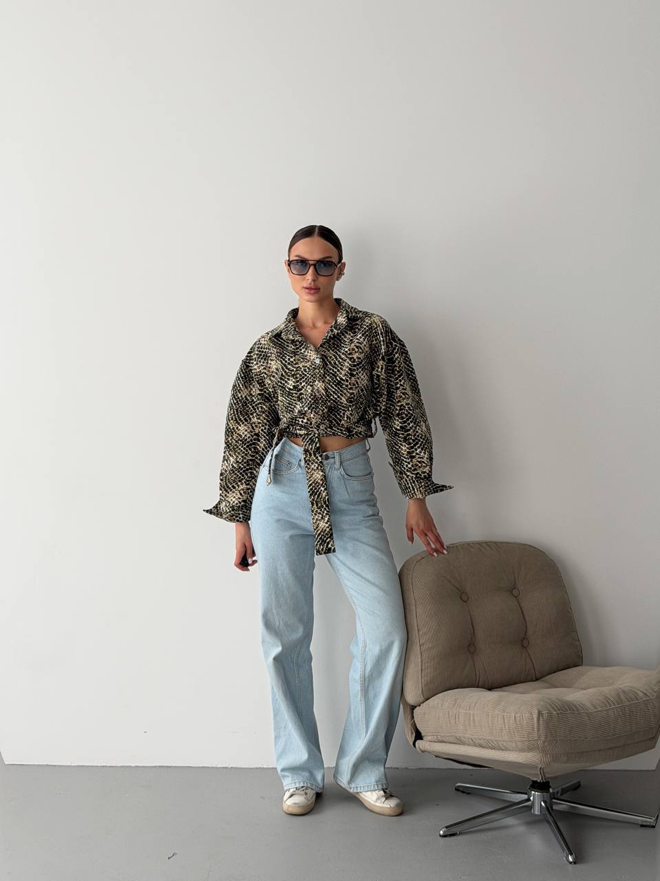 Zkrácená košile s trendy vzory – perfektní kousek, který oživí každý podzimní outfit. ✨