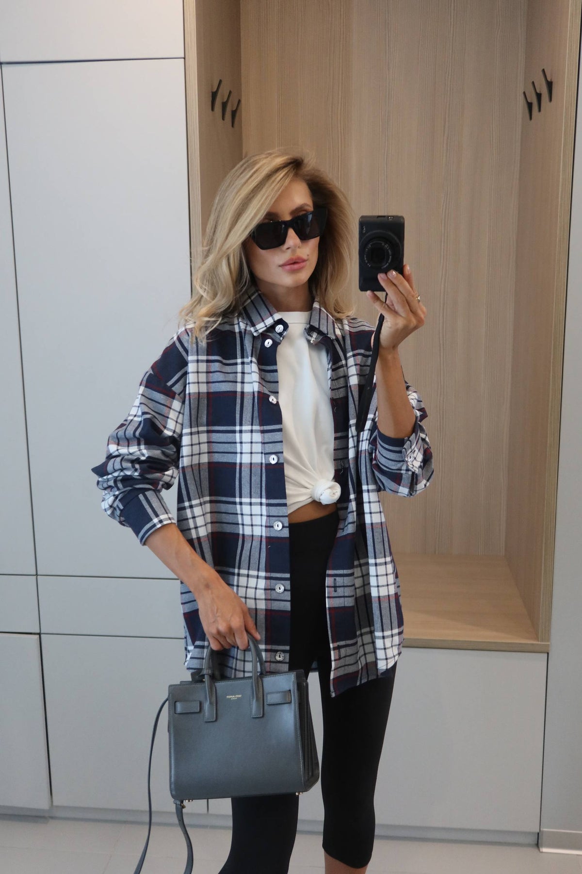 Stylová košile v modré barvě – tvůj must-have pro každý outfit 💙